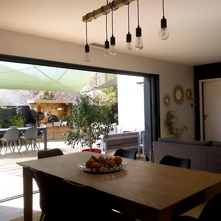 Des Ecureuils A Les Bains Hotel 4*