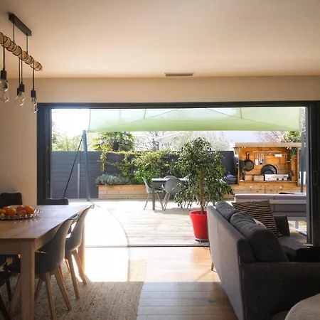 Des Ecureuils A Les Bains Hotel 4*