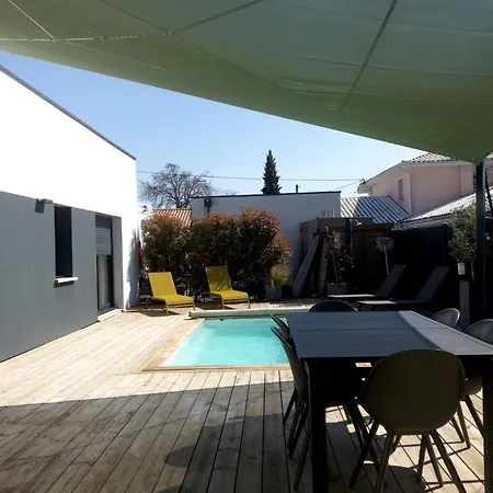Hotel Des Ecureuils A Les Bains 4*