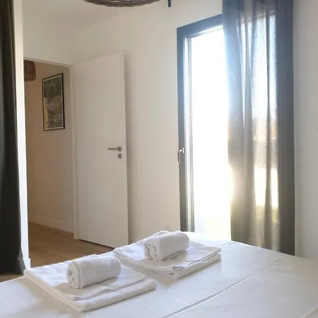 Des Ecureuils A Les Bains Hotel 4*
