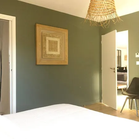 Hotel Des Ecureuils A Les Bains 4*