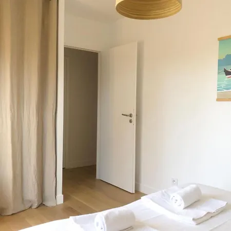 Des Ecureuils A Les Bains