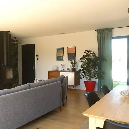 Hotel Des Ecureuils A Les Bains 4*