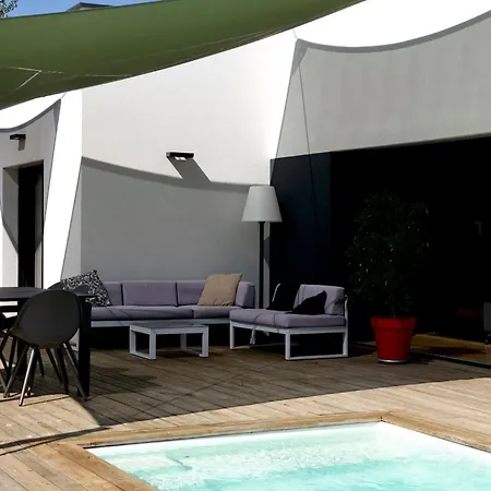 Des Ecureuils A Les Bains 4*