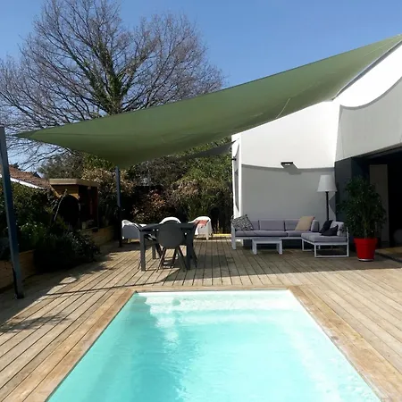 Des Ecureuils A Les Bains 4*